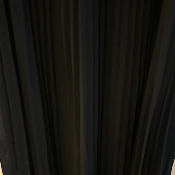 Elegant Black Midi Dress - Picture 4 of 5